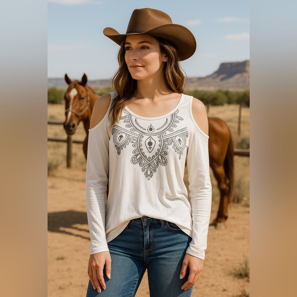 Cruel Denim Embroidered White Cold Shoulder Top NWT size Large